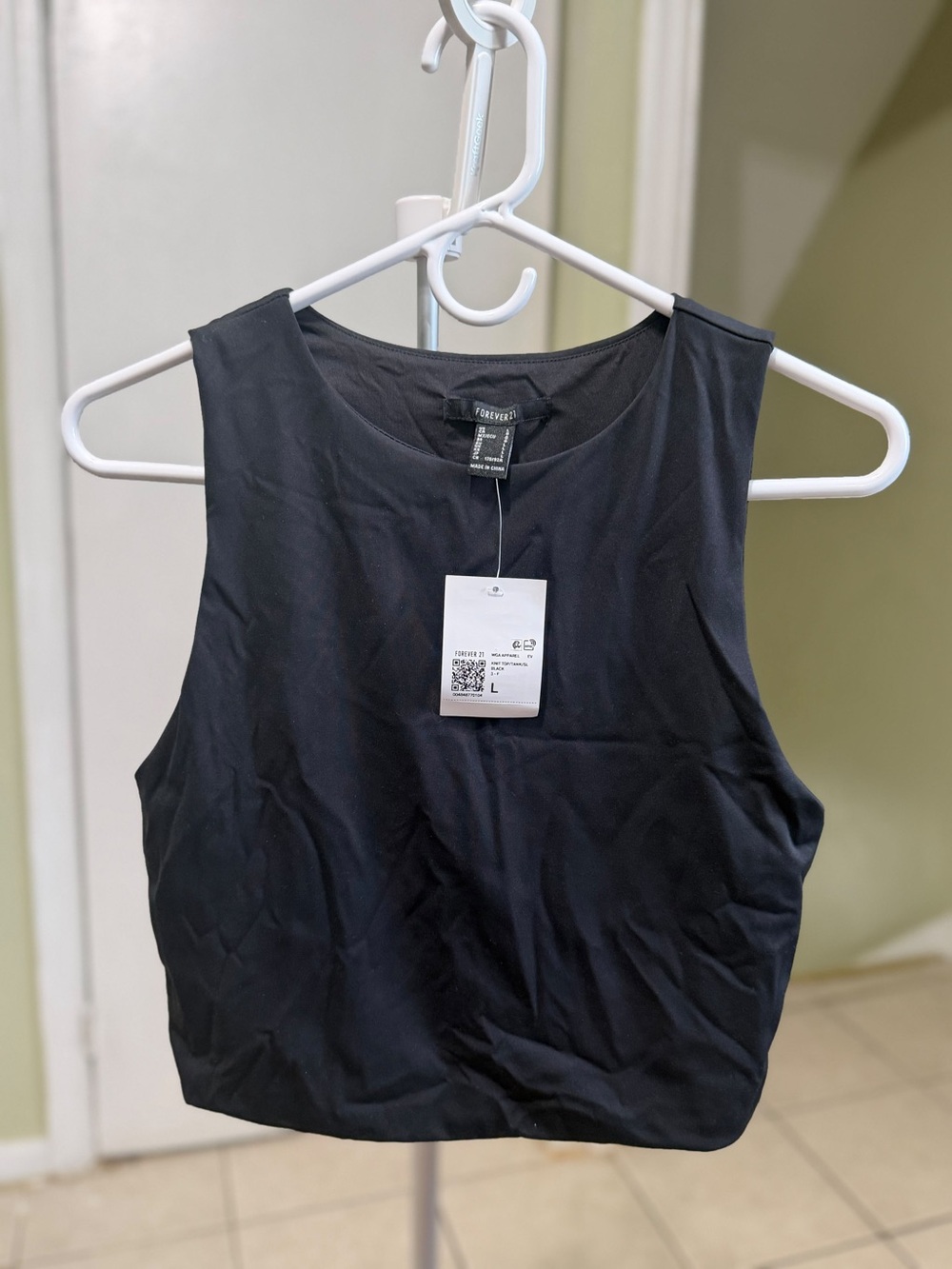 Forever 21 Black Sleeveless Crop Tank with Crew Neck